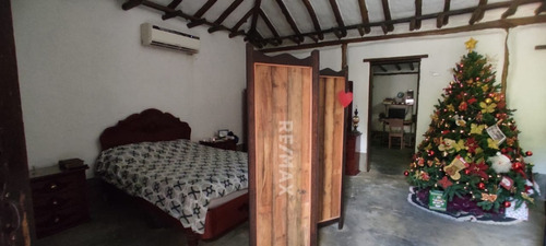 Imagen 9 de 17 de Re/max 2mil Vende Casa En La Vía Principal De Pedregales-juan Griego