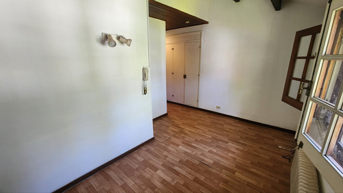 Casa Para Oficinas En Carrasco. Amplio Espacio Para Autos