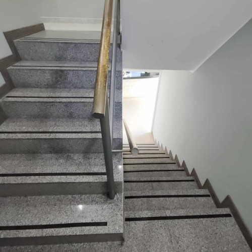 Impecable Hotel De 4 Niveles Ubicado En Macuto