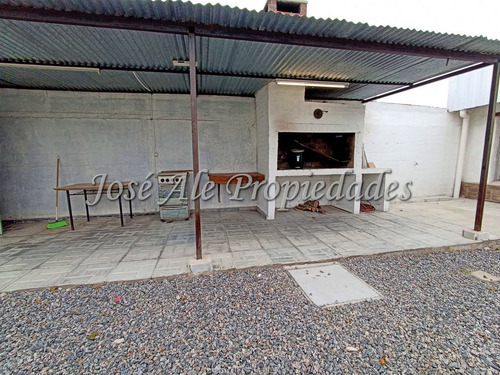 En Venta Salón Para Eventos, Se Encuentra Ubicado En El General, Colonia Del Sacramento
