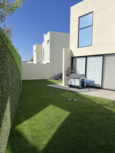Casa En Venta En El Refugio Queretaro
