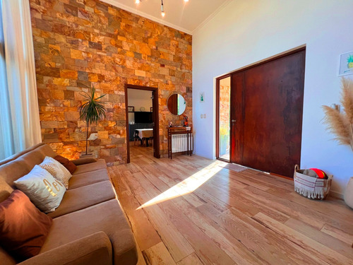 Venta Casa Estación Del Carmen Barrio Cerrado, La Casa