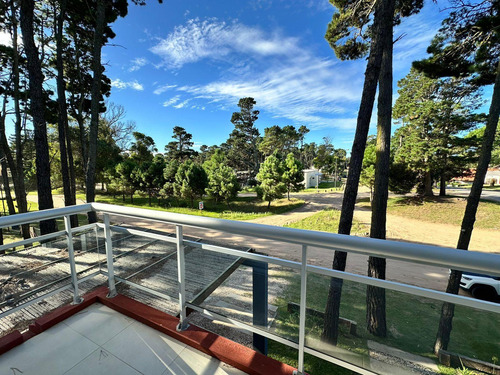 Casa En Venta - 5 Dormitorios 4 Baños - Pinamar