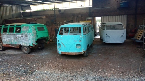 Imagem 10 de 12 de Volkswagen Kombi Corujinha