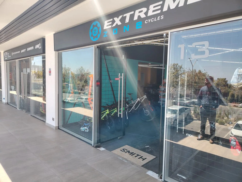 Excelente Local En Moderna Placa Comercial