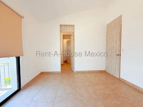 Casa En Renta De 3 Recamaras En El Salitre