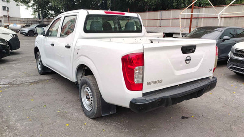 Nissan NP300 2.4 Doble Cabina Se Aa Pack Seg Mt