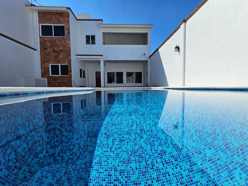 Casa Con Alberca Y Seguridad En Fraccionamiento De Tequesquitengo