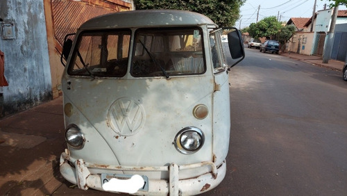 Imagem 1 de 10 de Volkswagen Kombi
