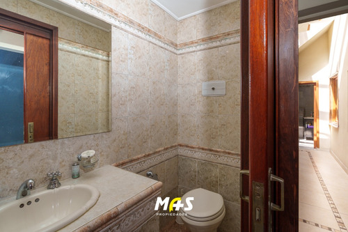 Villa Del Parque. Casa En Venta 5 Amb. Gge. Quincho Impecable!