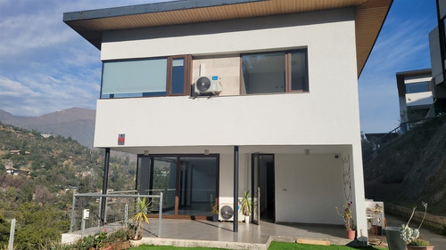 Casa En Arriendo De 5 Dorm. El Arrayan