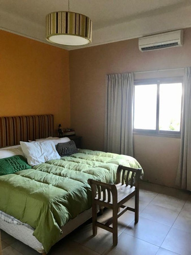 Imagen 16 de 30 de Hermosa Casa De 3 Ambientes Con Jardín Y Piscina En Venta - Turdera