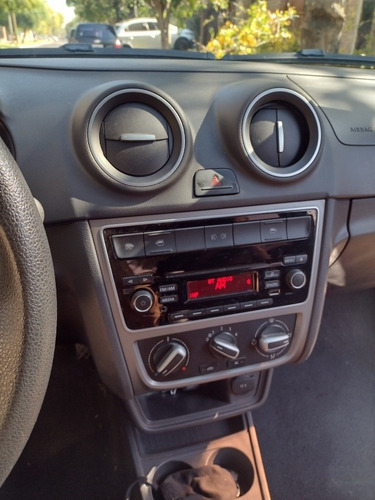 Imagen 5 de 6 de Volkswagen Gol Trend 1.6 Pack Iii 101cv 2014