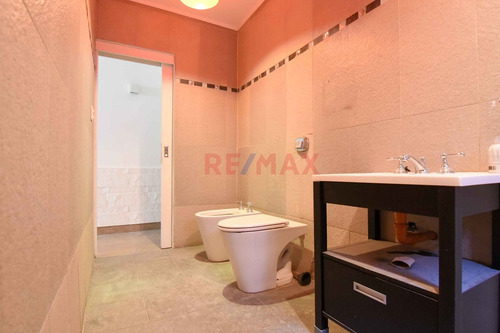 Venta Hermosa Casa 6 Amb En Barracas Con Cocheras
