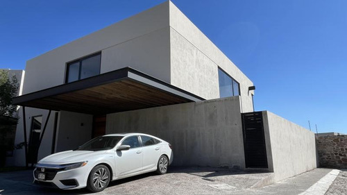 Lujosa Casa Nueva En Venta En Lomas Del Campanario Norte