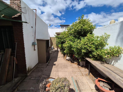 Casa En Venta Damian Garat 3025, Poeta Lugones, Córdoba, Argentina 4 Dormitorios