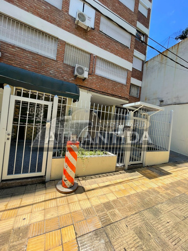 Venta! Apartamento De 2 Dormitorios Con Ascensor Y Terraza! Pocitos! Inm. Atlántida! 