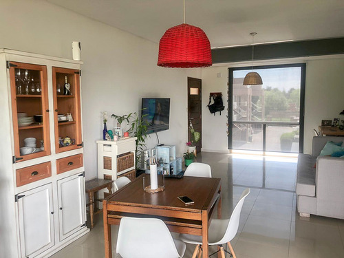 Imagen 4 de 7 de Venta De Departamento En Excelente Ubicacion, Amaneceres Res