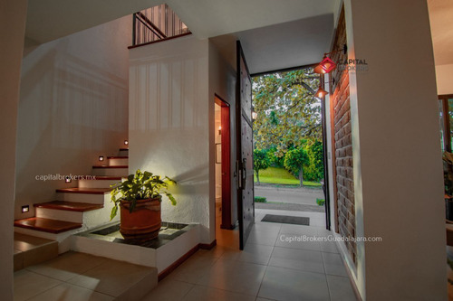 Casa En Venta De Lujo Bugambilias Zona Sur