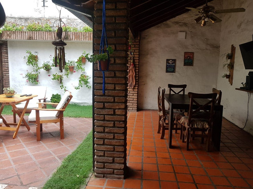Casa En Venta En Parque Avellaneda