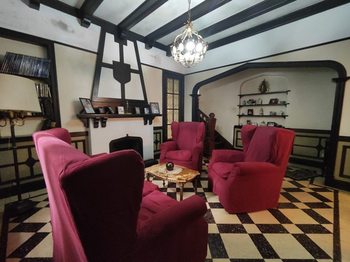 Casa De Estilo Banfield Residencial Acevedo 1200