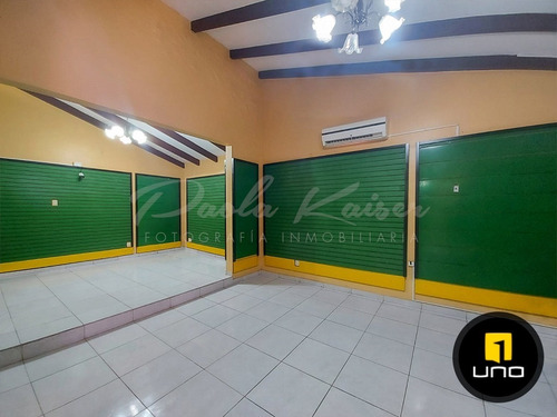 Imagen 2 de 14 de Céntrica Casa En Venta, Con Depósitos Sobre Avenida Guapay (canal Cotoca)