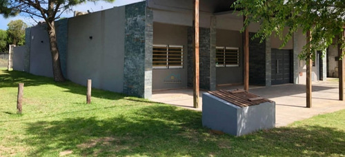 Complejo De Cuatros Departamentos