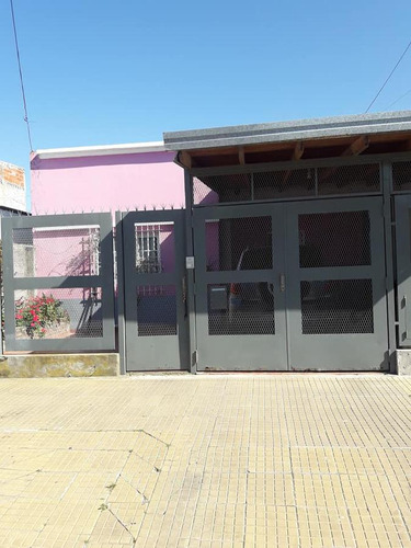 Casa En Venta - 3 Dormitorios 2 Baños - Cochera - 300mts2 - Ensenada