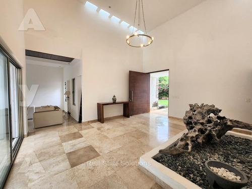 Casa En Venta De 2 Recámaras, Estudio Tv, Piscina, Sm 307, Doctores, Cancún