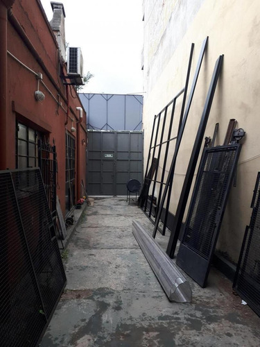 Imagen 8 de 9 de Local Con Galpón/gran Depósito En Av.rivadavia En Ituzaingo.