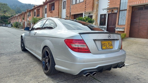 Imagen 5 de 14 de Mercedes-benz Clase C 2013 6.3 Amg Coupe