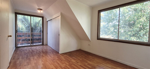 Casa En Arriendo 3 Dorm 2 Baños- Los Domínicos- Las Condes