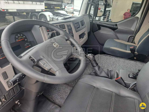 Volvo Vm 270 6x2 Gabinado Com Plataforma Nova