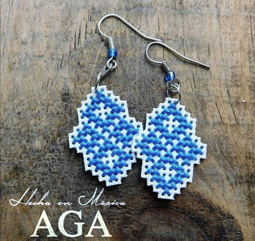 Aretes Azules Bordados, Hechos A Mano En Punto De Cruz