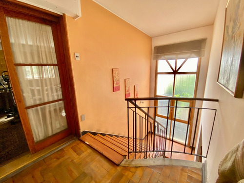 Linda Casa Metro Bilbao/ Colegio San Ignacio