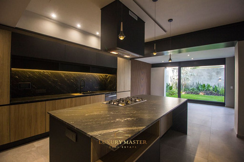 Casa De Lujo En Venta En Valle Real