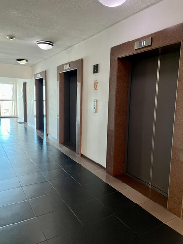 Imagen 3 de 15 de Torre De Los Profesionales Vende Con Renta.-