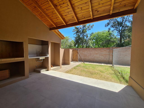 Alquiler Aldea Fisherton Rosario - Moderna Casa 3 Dormitorios Con Cochera Y Amenities Pileta Quincho