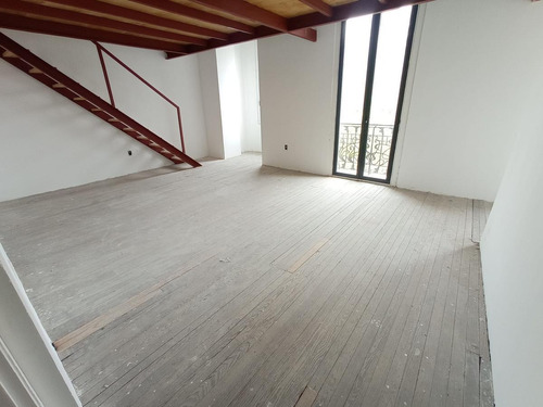 Imagen 3 de 7 de Gran Loft Duplex ,76m2 Frente A Plaza Matriz Con La Mejor Vista !!