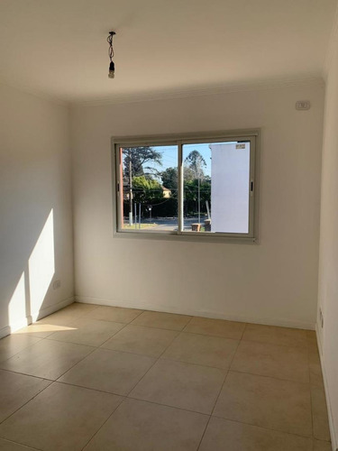 Imagen 6 de 7 de Casas En B° Con Porton Excelente Ubicacion