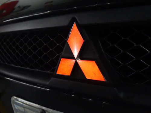 Imagem 2 de 4 de Par De Emblemas L200 Triton 2017 Logo Mitsubishi Refletivo