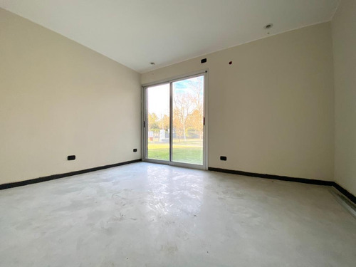 Casa De 2 Dormitorios Con Pileta Y Parrillero - San Eduardo- A Estrenar