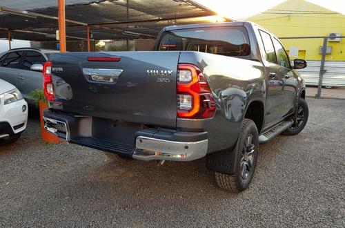 Imagen 5 de 15 de Toyota Hilux Srv Mt 4x2