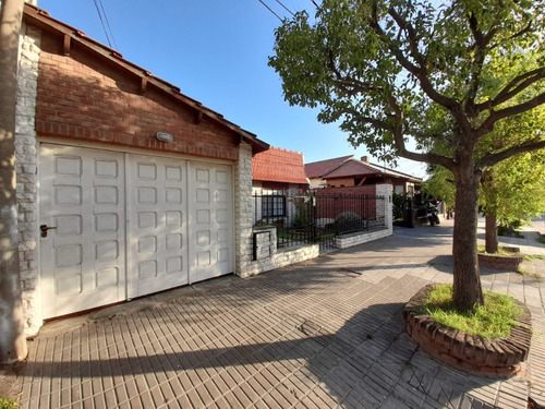 Imagen 2 de 29 de Villa Rosas Casa + Depto Sobre Gran Lote En Venta