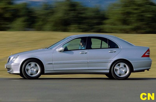 Vista Inferior De Poste Delantero Izq Mercedes Benz C200
