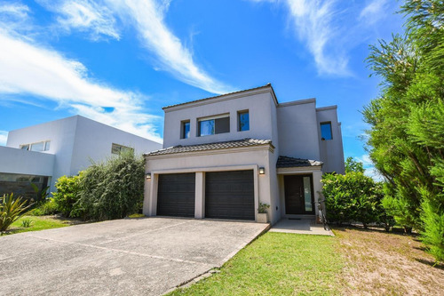 Imagen 5 de 30 de Casa De 3 Dormitorios En Venta Con Pileta Aldea Fisherton Barrio Cerrado Privado