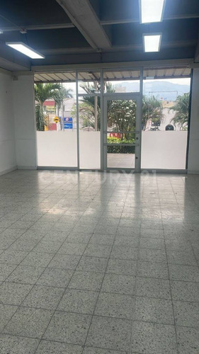 Local Comercial En Arriendo