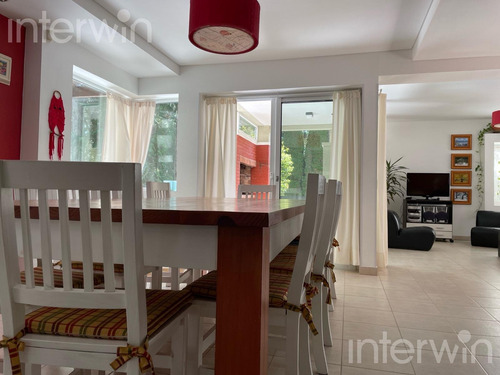 Casa - 5 Ambientes - 3 Cocheras - Pinamar - Venta