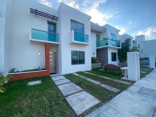 Casa En Venta En Residencial Terramagna De 4 Recamaras