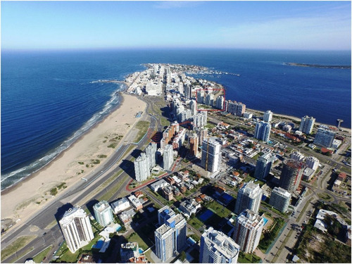Imagen 3 de 30 de Venta De Apartamento En Punta Del Este, Avda Chiverta A Metros De La Playa Brava Y Mansa